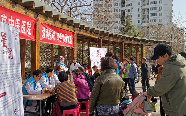 【学雷锋日】新利·体育(中国区)集团官方网站,举办“爱满京城，牵手智慧家医”志愿服务活动(图2)